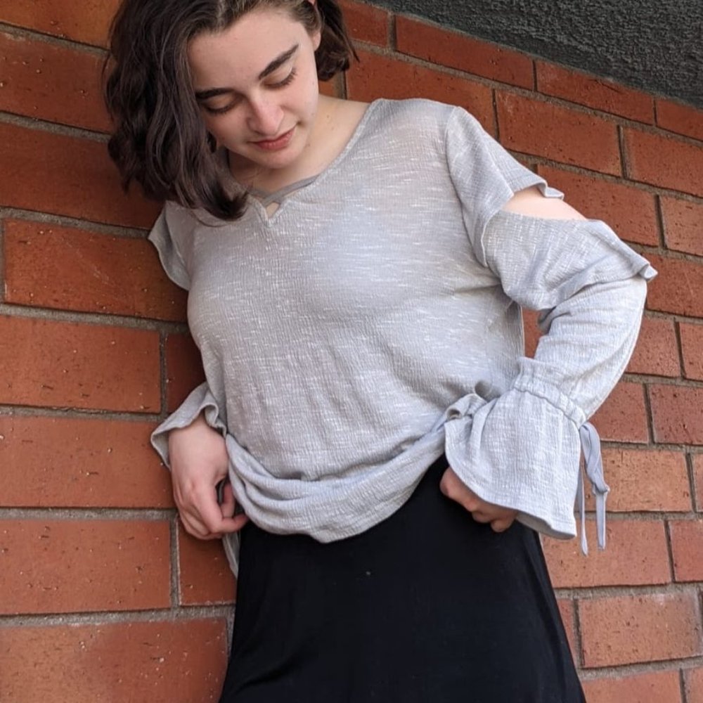 long sleeve shirt grey with slit/tie sleeves